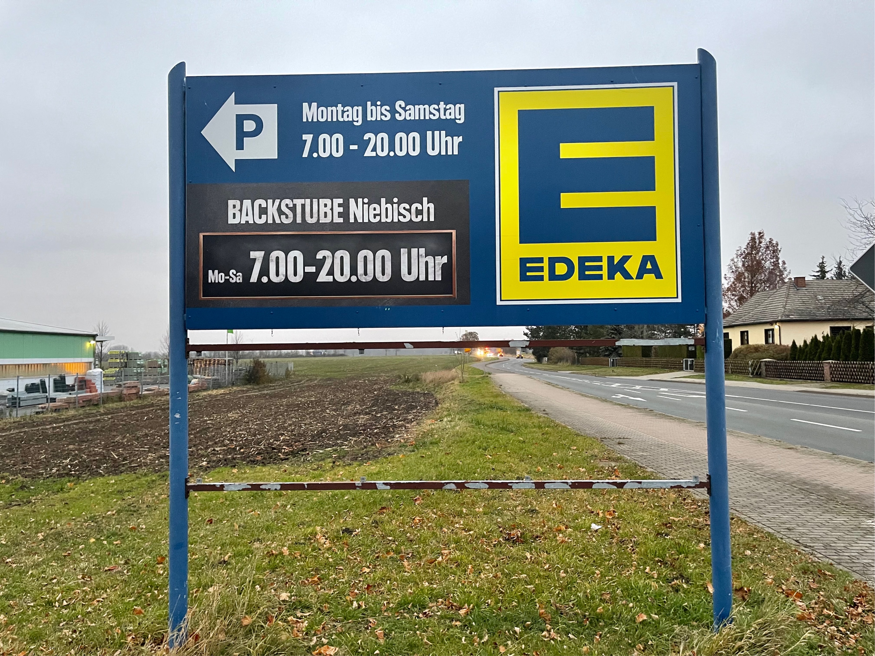 EDEKA Niebisch Parkplatzschild – Beschilderung Außen